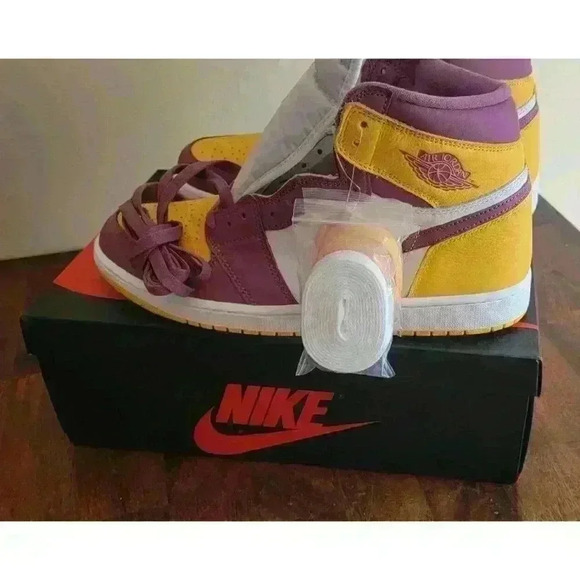 Size 12 - Jordan 1 Retro High OG Brotherhood 2022 University Gold/Light Bordeaux - Picture 4 of 13